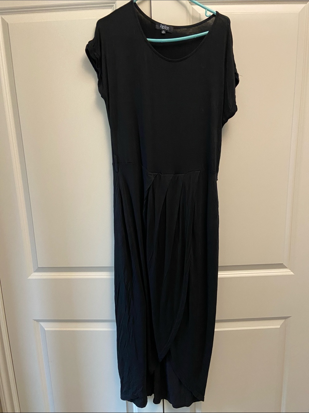 Papillon Blanc Black Short Sleeve Pleated Maxi Dress
